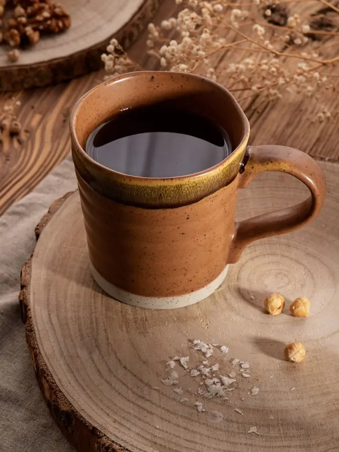Kubek SANDORA musztardowy z brązowym rantem prosty 0,5 l