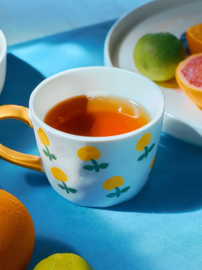 Kubek FRIZZY ręcznie malowany w cytryny i złotym uchem 0,3 l