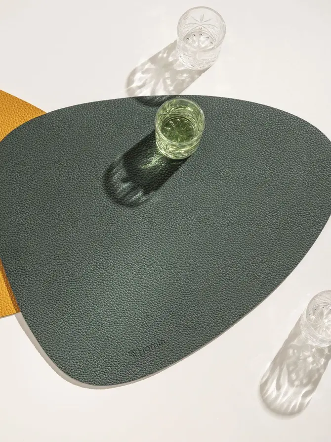 Podkładka do jadalni FEMELO ciemnozielona 38 cm