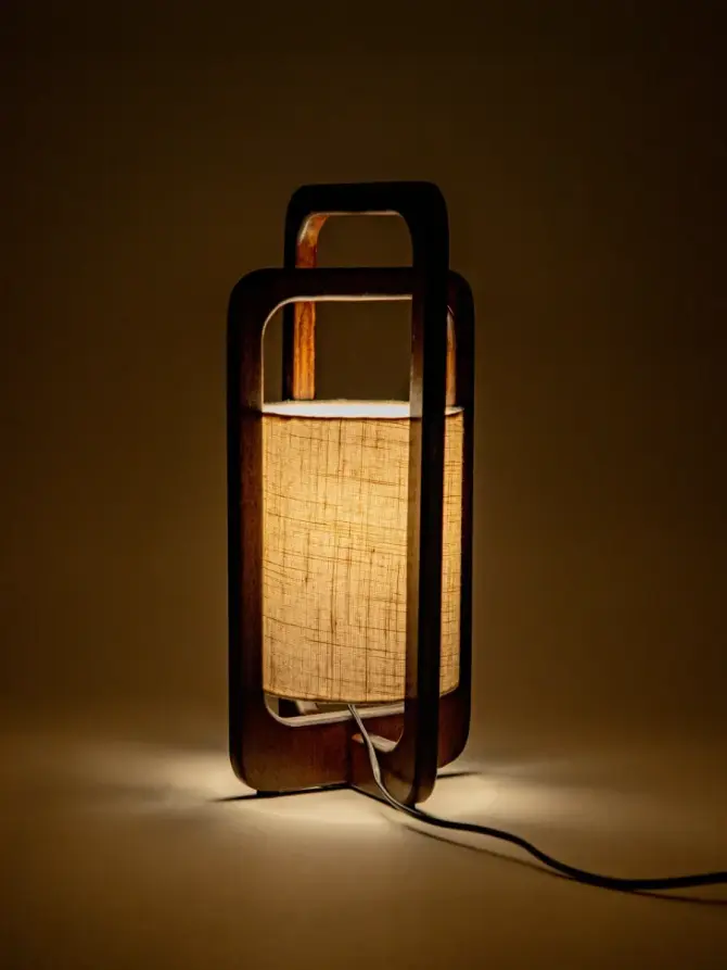 Lampka stołowa DIVINE drewniana w formie latarni 18,5x18,5x40,5 cm