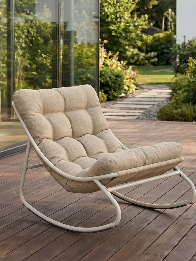 Fotel bujany TIVOLI beżowy z beżowymi poduszkami 65x102x75,5 cm
