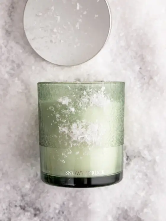 Świeca zapachowa MAGIC MOMENTS Snowy Spruce 390 g