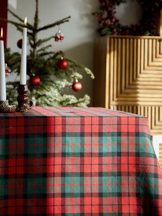 Obrus TARTAN w kratę 150x220 cm