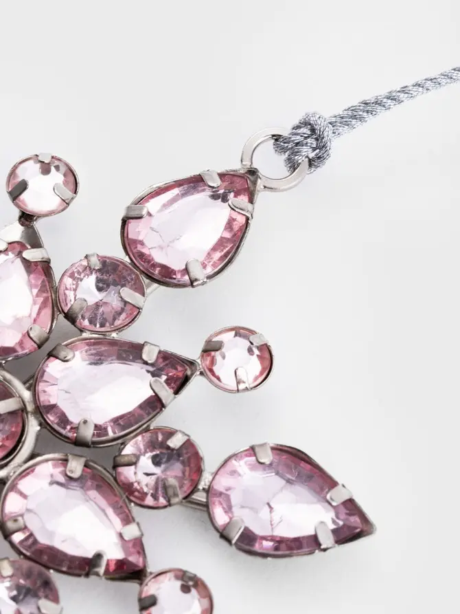 Zawieszka DIAMOS śnieżynka z różowymi kamieniami 10 cm