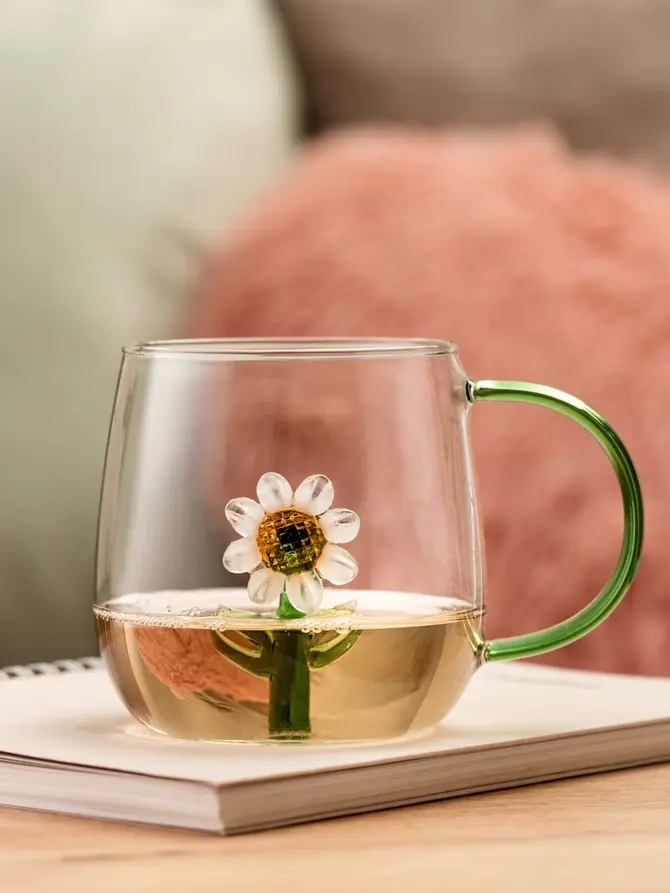 Szklanka ARTEZA ze stokrotką w środku 0,4 l