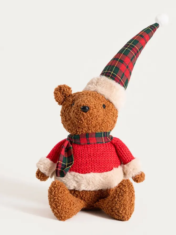 Skrzat TARTAN pan miś siedzący w sweterku w kratę 40 cm
