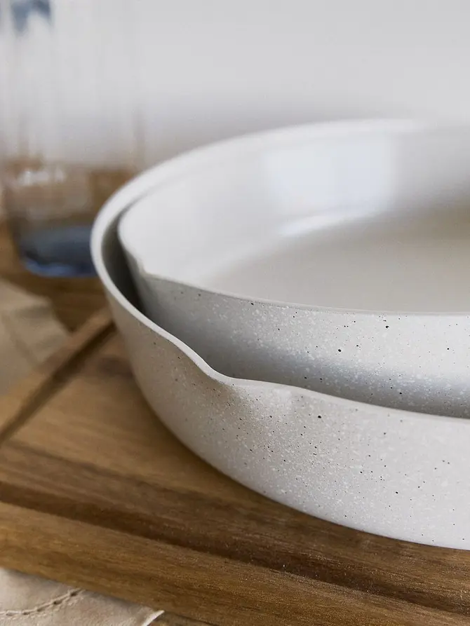 Patelnia LOREBURN z powłoką ceramiczną śmietankowa 28 cm