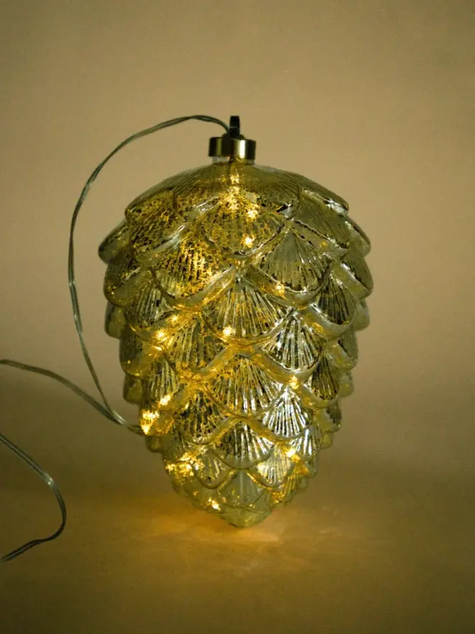 Dekoracja LED ILUMES szklana szyszka stare złoto 21 cm