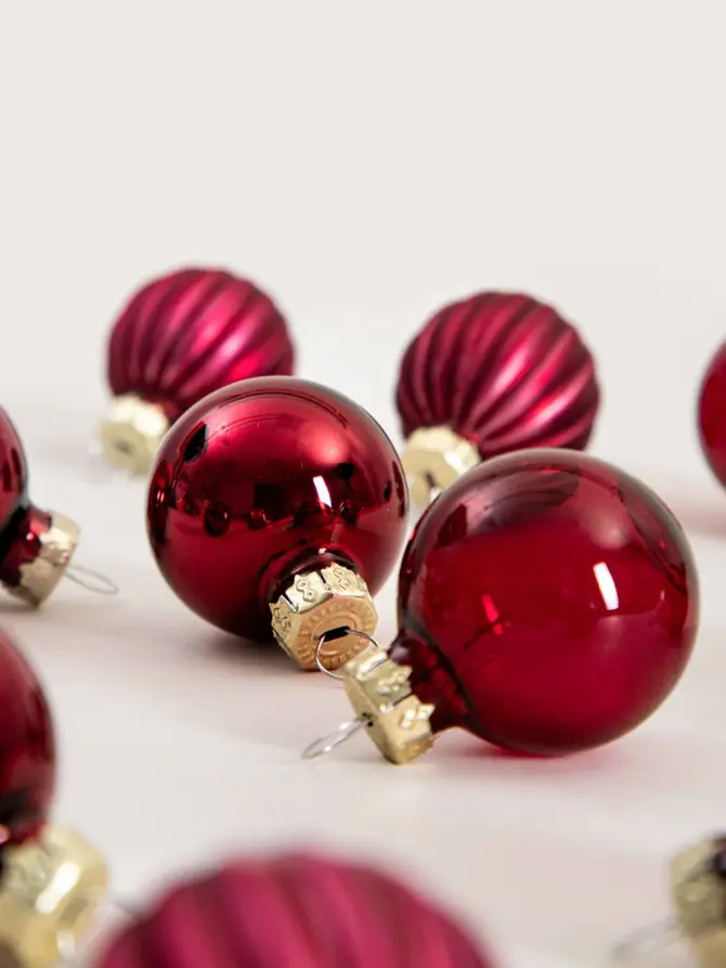 Zestaw bombek BURGUNDY CHARM szklane czerwone małe 3 cm 11 szt.
