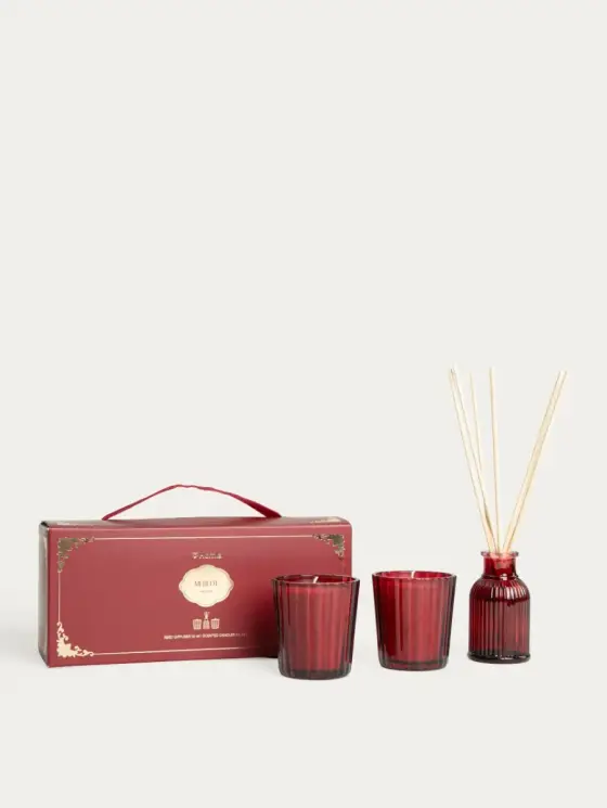 Zestaw zapachowy FESTIVE CHEER Merlot 2 szt. x 60 g + 30 ml
