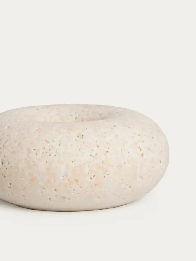 Świecznik ONDA o wyglądzie trawertynu donut 10x10x3,5 cm