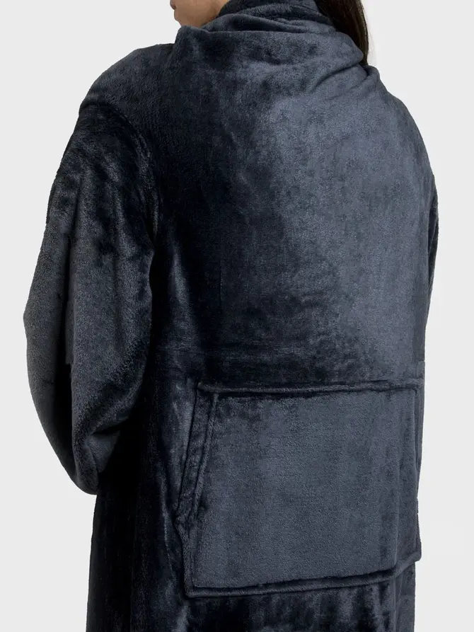 Koc telewizyjny SCALES z rękawami granatowy 130X170 cm
