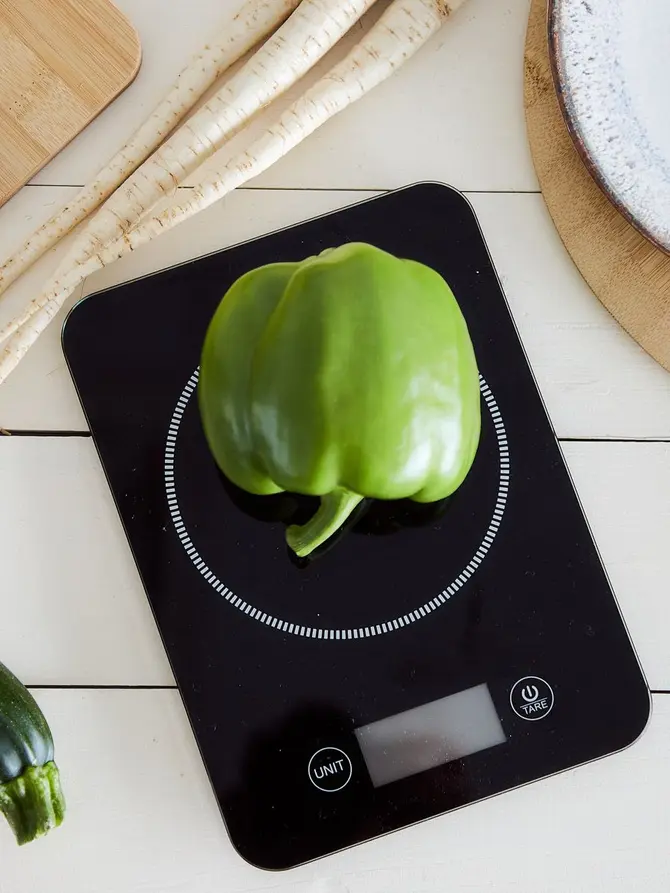 Waga kuchenna MANDO czarna do 5 kg