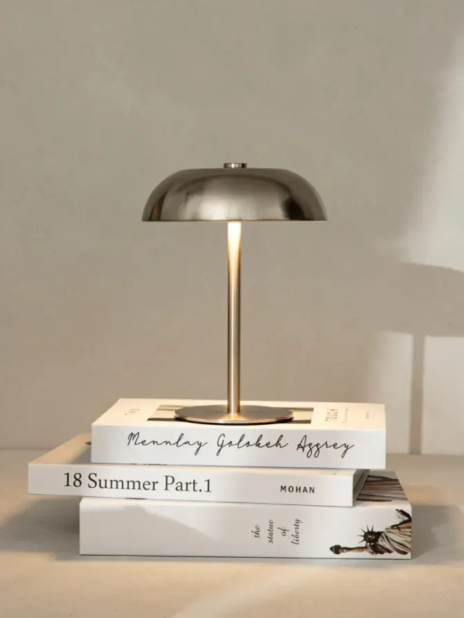 Lampka stołowa PIXEL metalowa srebrna 15,5x15,5x20,5 cm