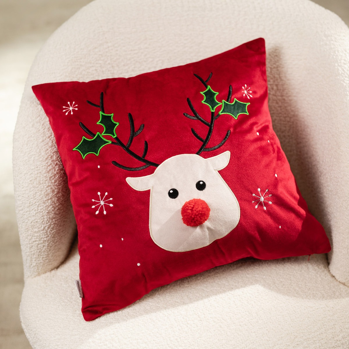 Poszewka REINDEER z pomponem czerwona 45x45 cm