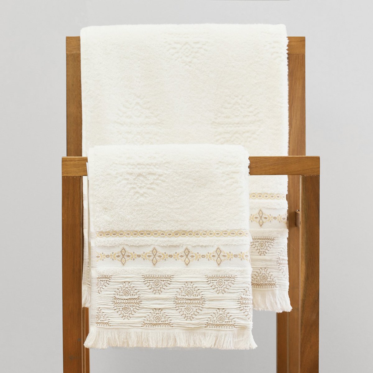Ręcznik SOLTA z frędzlami 50x90 cm