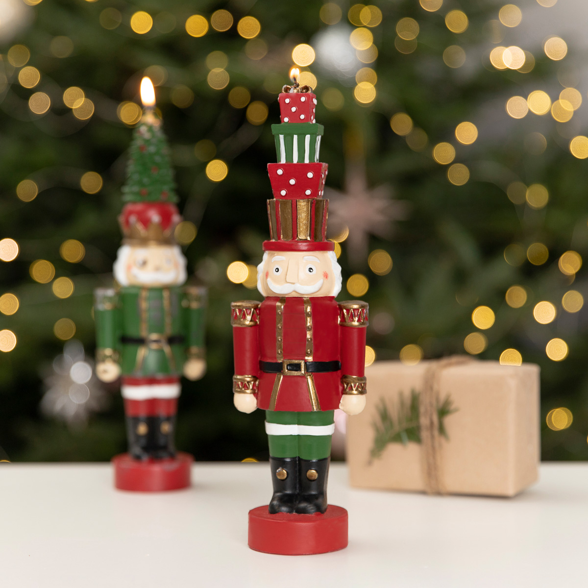 Świeca NUTCRACKER Dziadek z prezentami 25 cm