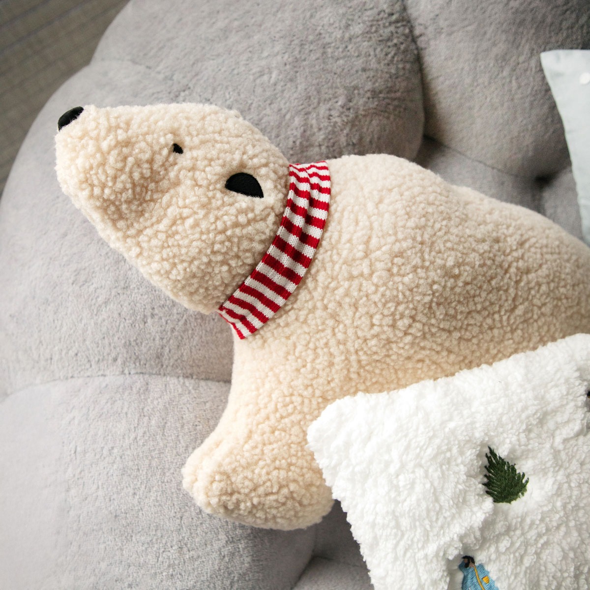 Poduszka BEARY niedźwiedź polarny 62x15x36 cm
