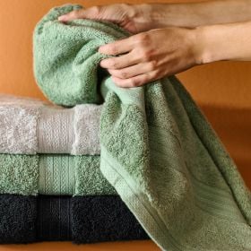 Ręcznik FARIN bawełniany pistacjowy z bordiurą 70x130 cm
